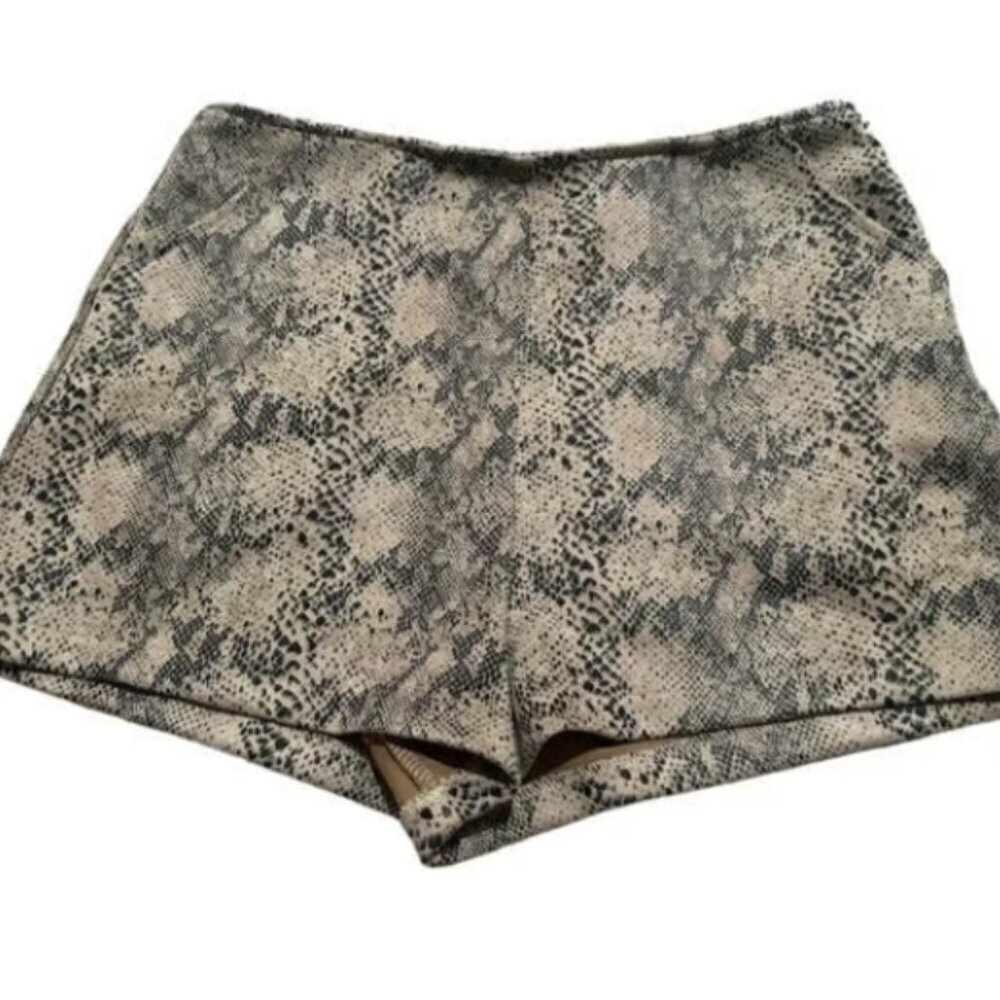 She + Sky Snake Skin Shorts - Size Large - Picture 3 of 8